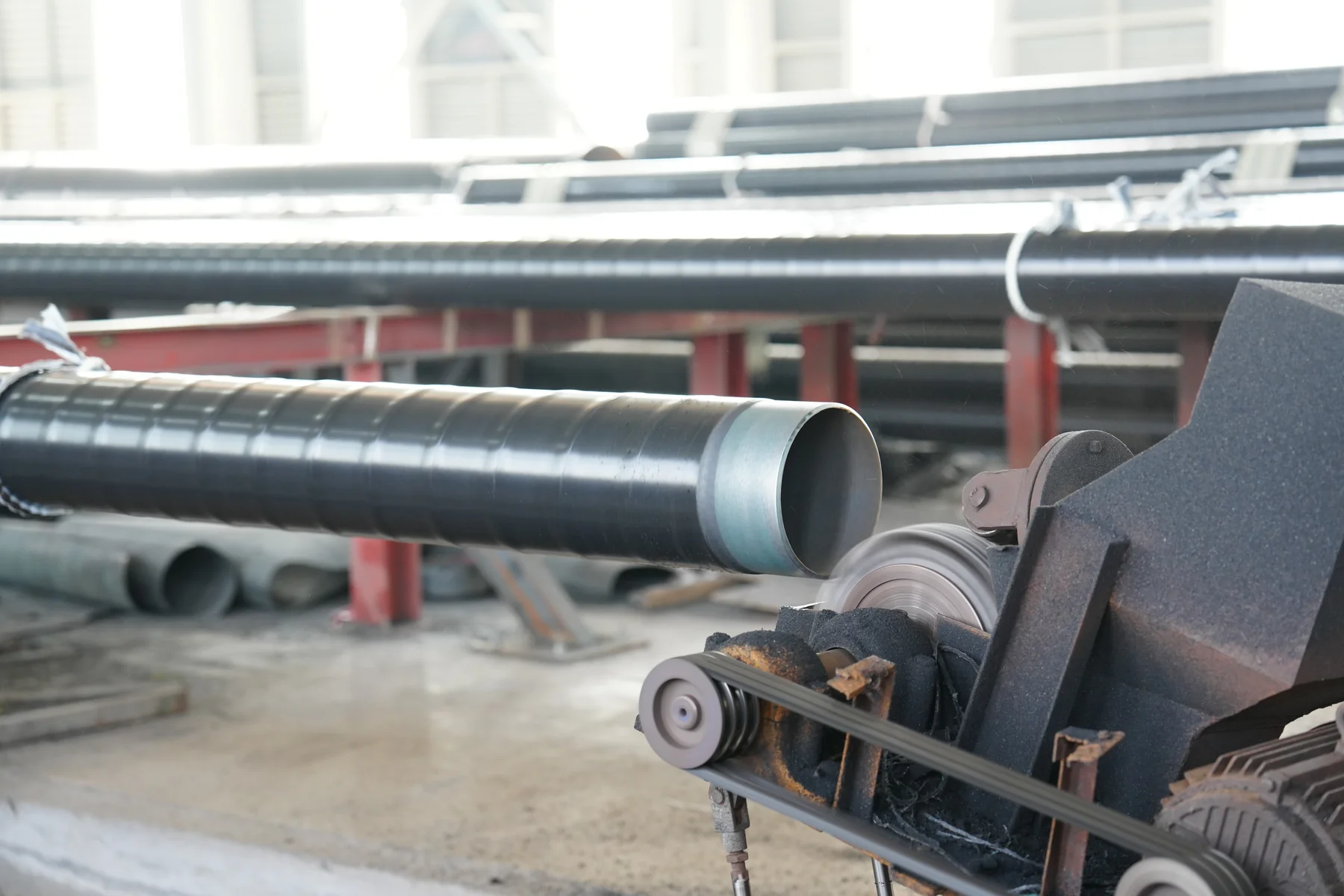End finishing of a coated steel pipe