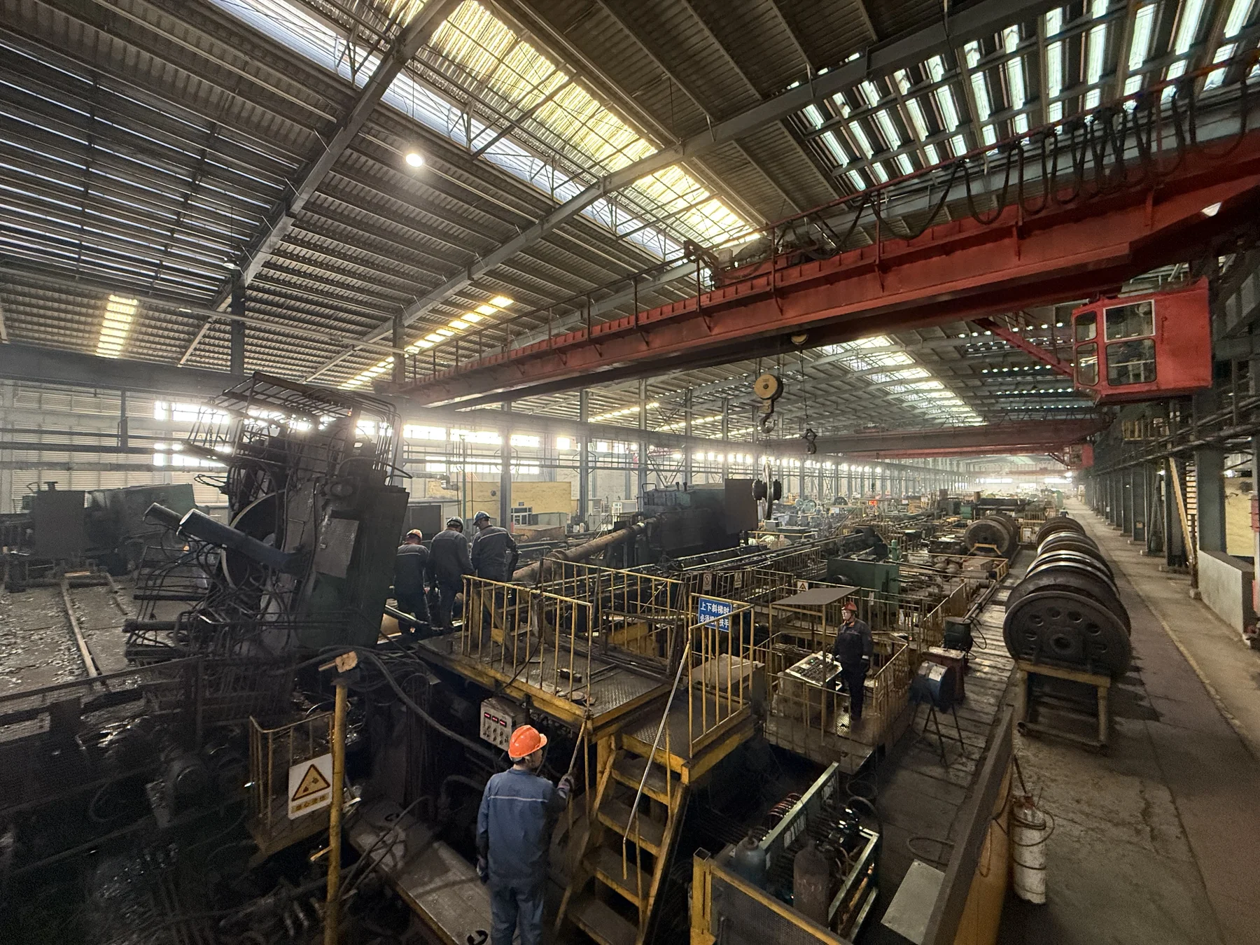 Rolling mill and operating area