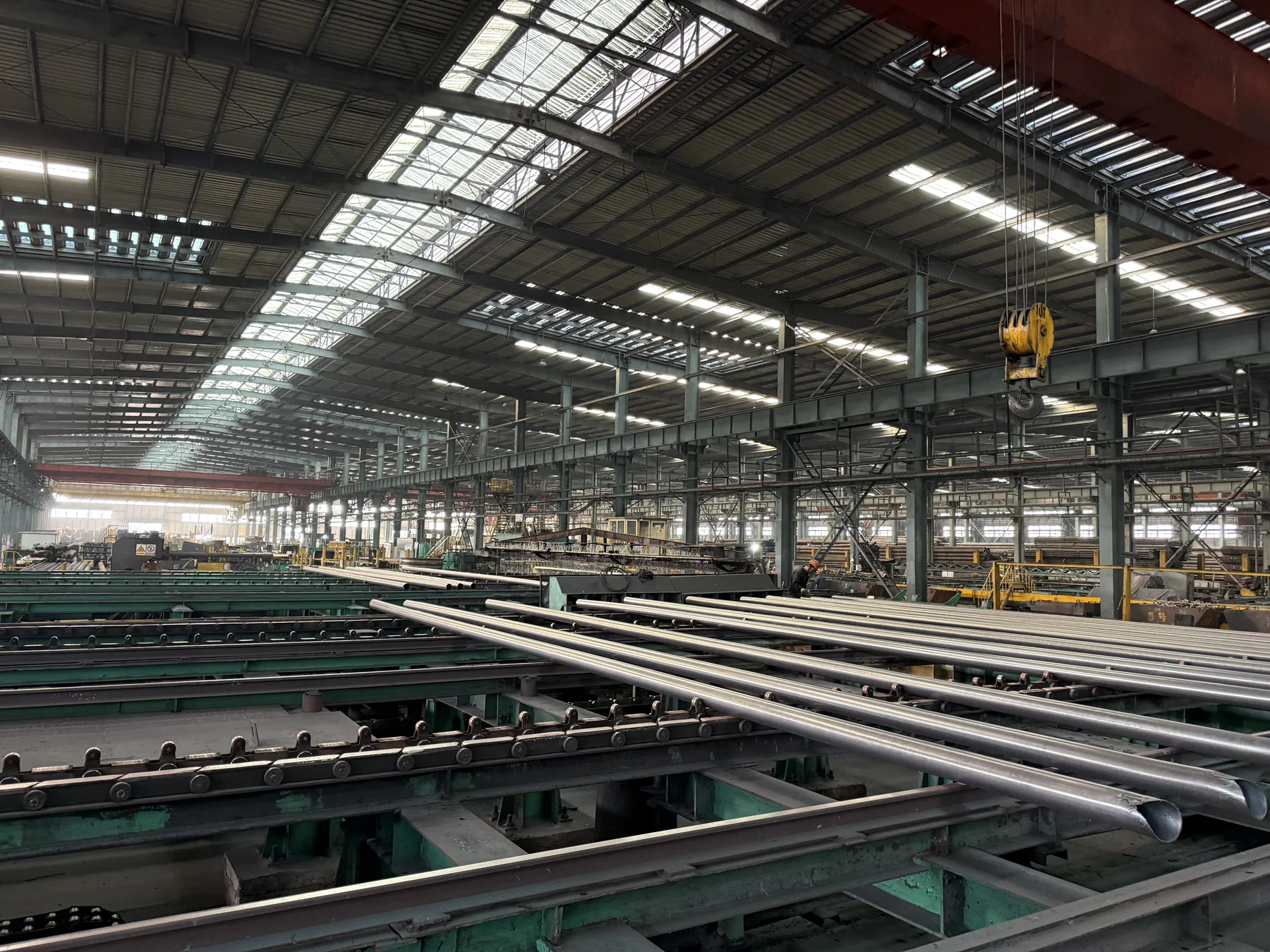 Steel pipe roller tables and transfer area