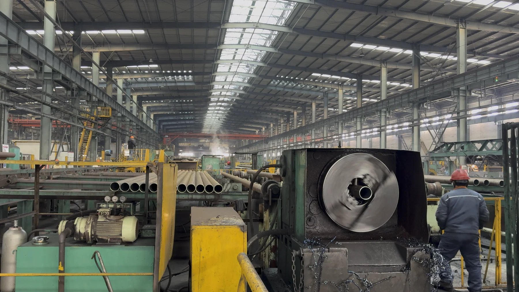 Steel pipe end machining equipment